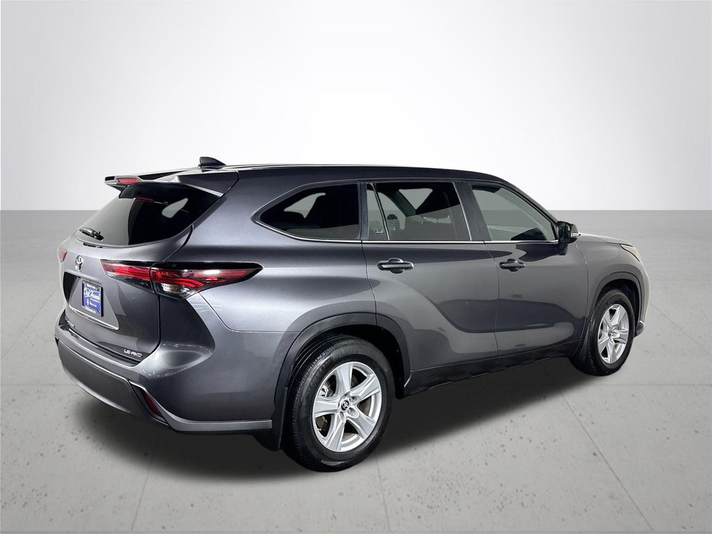2024 Toyota Highlander LE