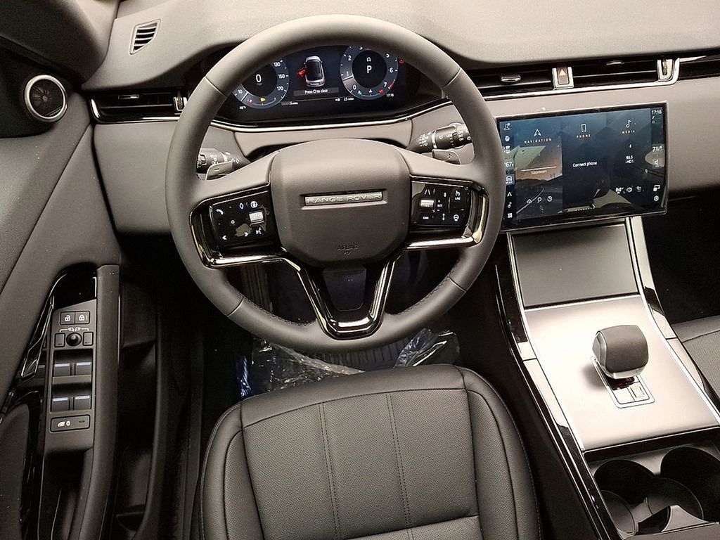 Thumbnail: 2026 Land Rover Range Rover Evoque - 7