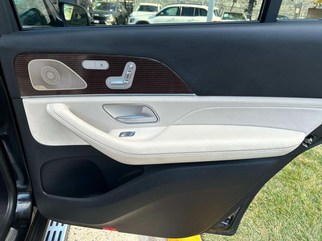 Thumbnail: 2022 Mercedes-Benz GLS - 24