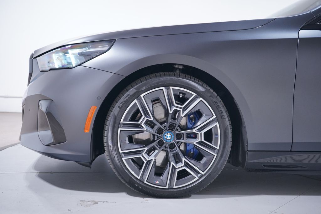 Thumbnail: 2025 BMW i5 - 2