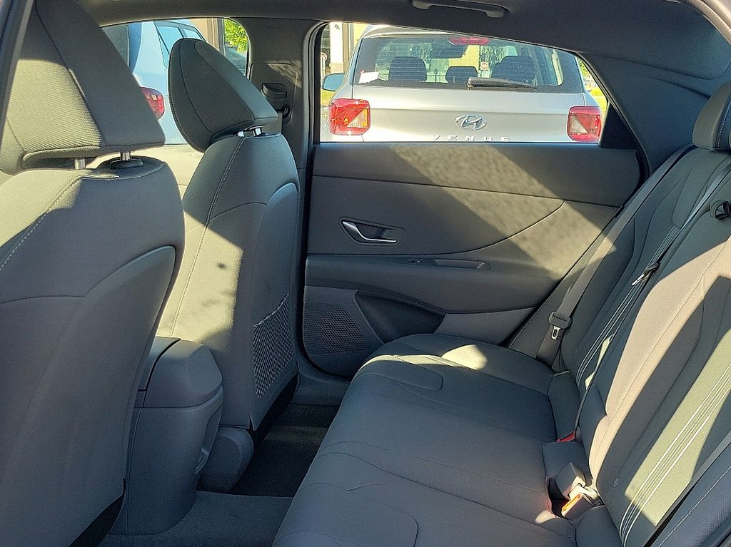 2025 Hyundai Elantra Sport 6