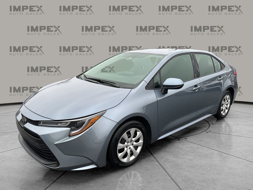 2025 Toyota Corolla LE's photo