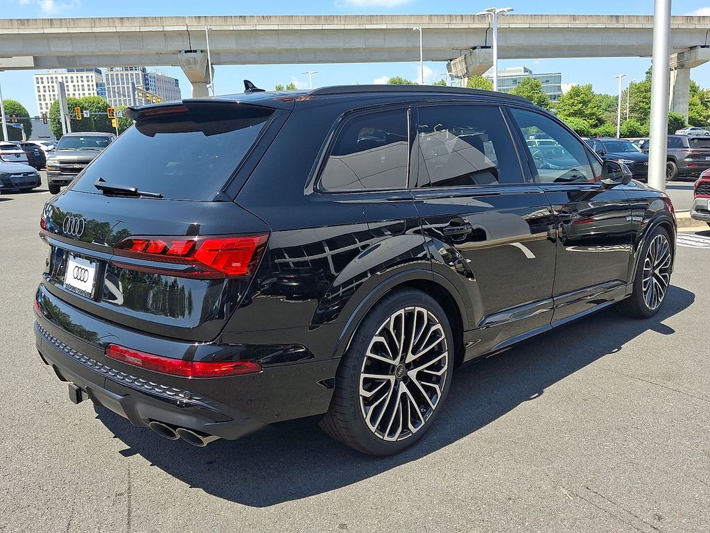 Thumbnail: 2026 Audi SQ7 - 3