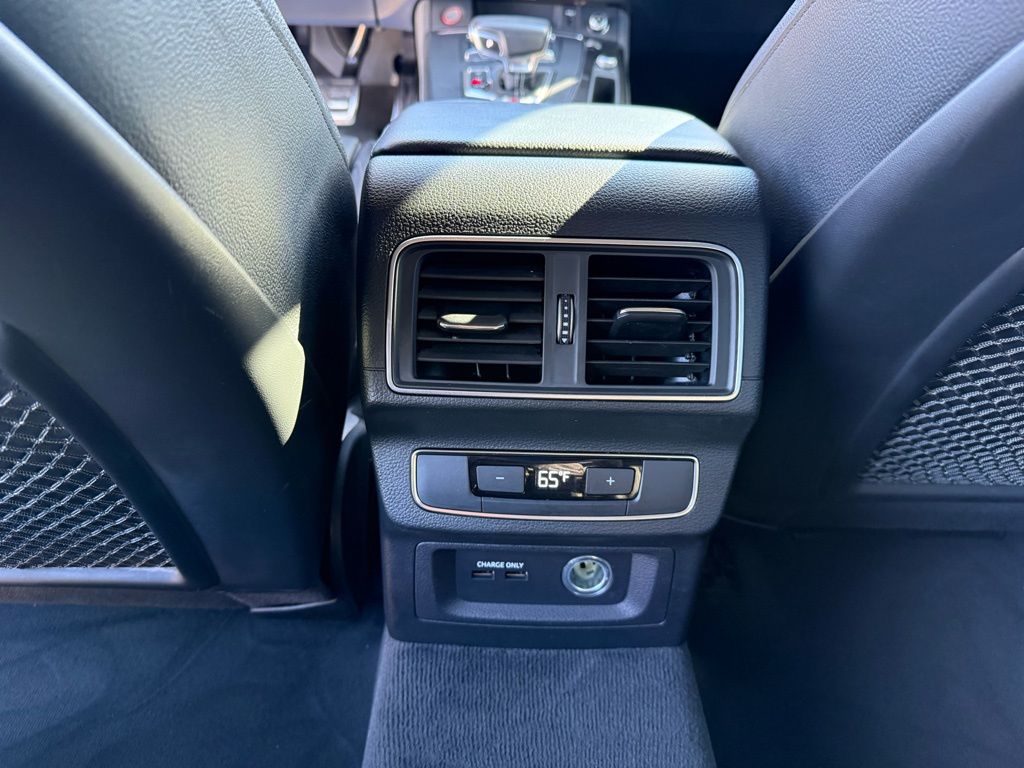 Thumbnail: 2019 Audi SQ5 - 24