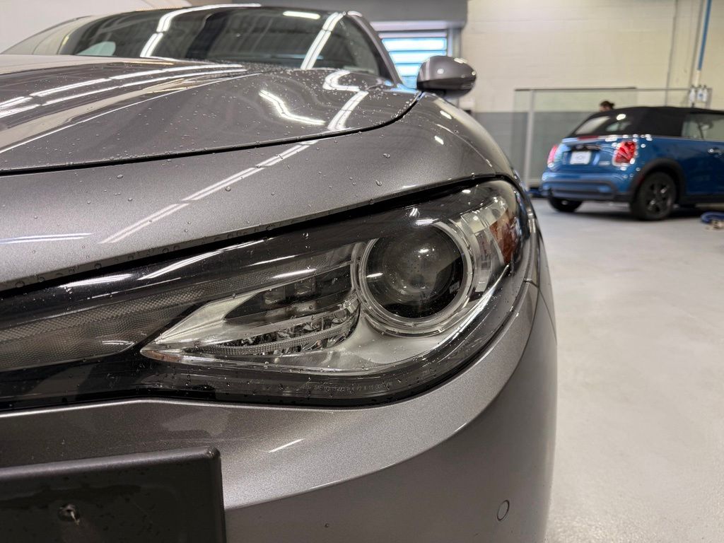 Thumbnail: 2019 Alfa Romeo Giulia - 9