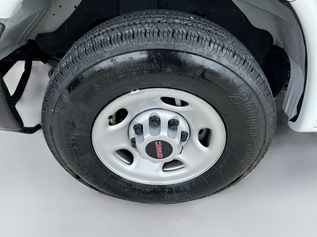 Used 2025 White GMC Work Van image 31