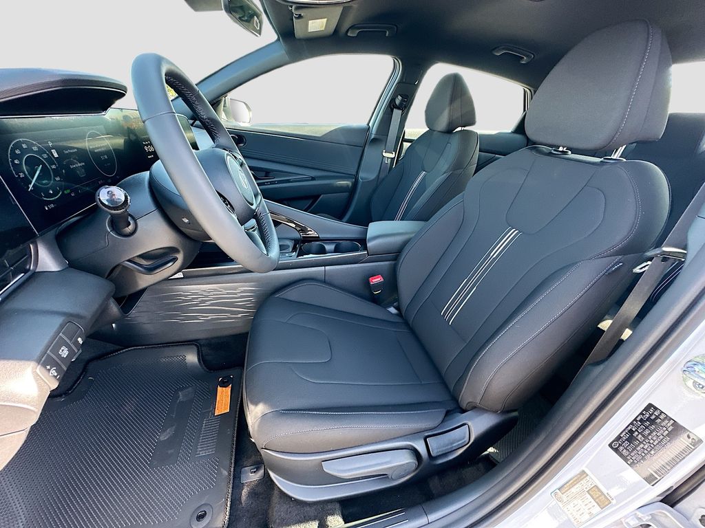 2025 Hyundai Elantra Blue 16