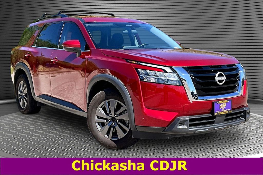 View vehicle photo 3