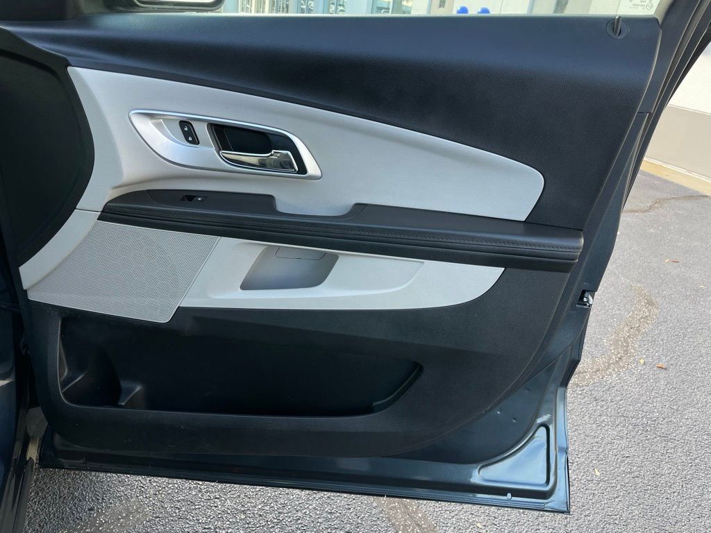 Thumbnail: 2017 Chevrolet Equinox - 28