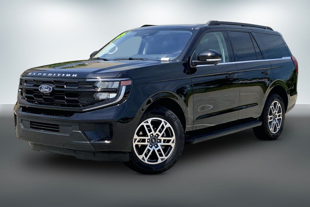 Used 2025 Ford Expedition Active with VIN 1FMJU1J8XSEA42471 for sale in Kansas City