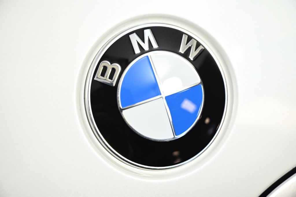 Thumbnail: 2025 BMW 3 Series - 12