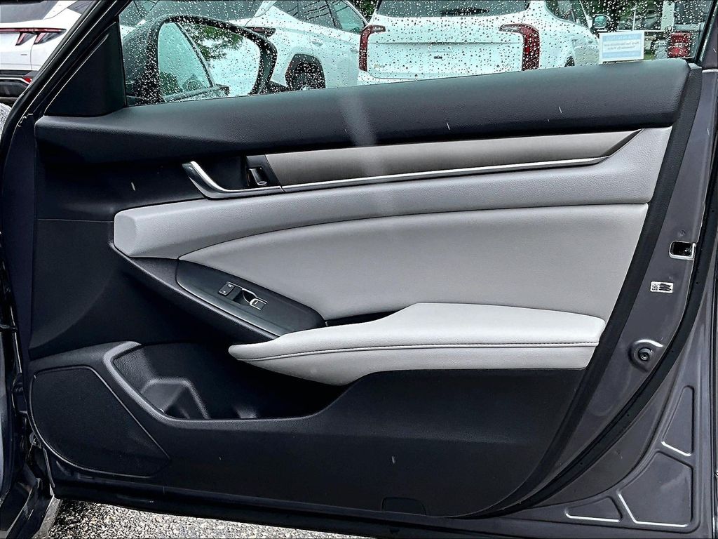 2020 Honda Accord — photo 12
