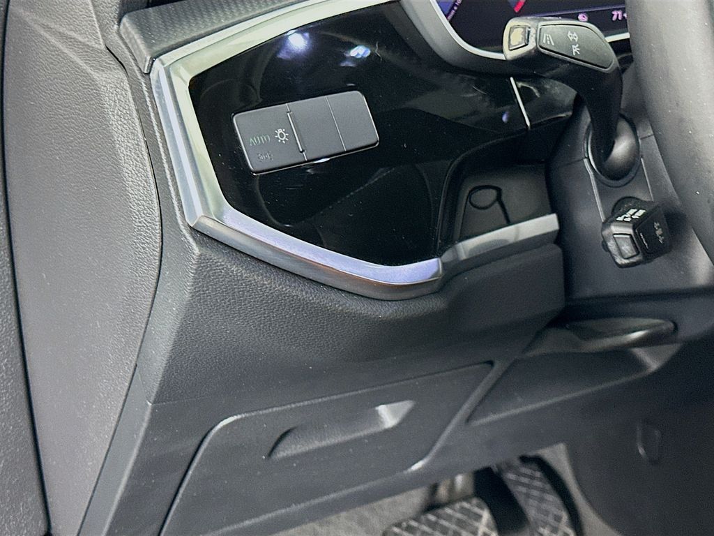 Thumbnail: 2020 Audi Q3 - 10