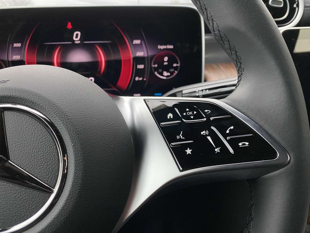 Thumbnail: 2025 Mercedes-Benz GLC - 28