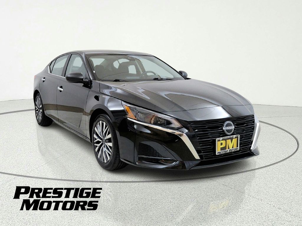 Super Black Clearcoat 2025 Nissan Altima Sedan Front-Wheel Drive Continuously Variable Transmission