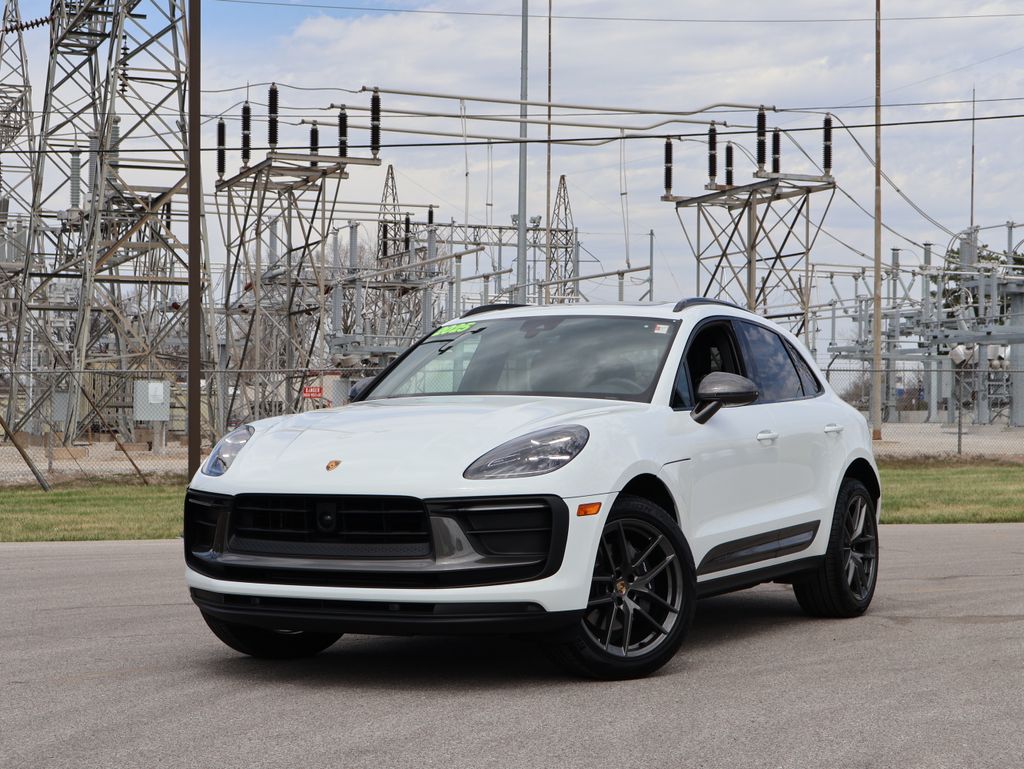 2025 Porsche Macan T AWD