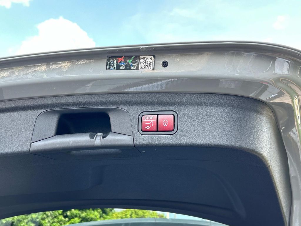 Thumbnail: 2025 Mercedes-Benz GLE - 21