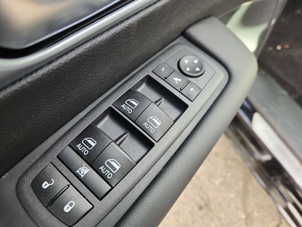 2026 Chrysler Pacifica Limited - Photo 11