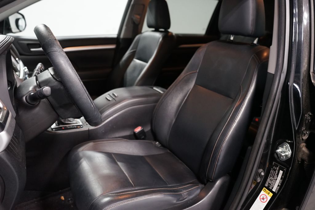 Thumbnail: 2014 Toyota Highlander - 6