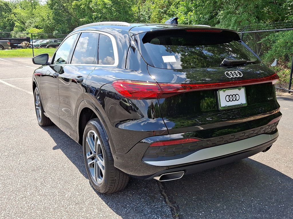 Thumbnail: 2025 Audi Q5 - 3