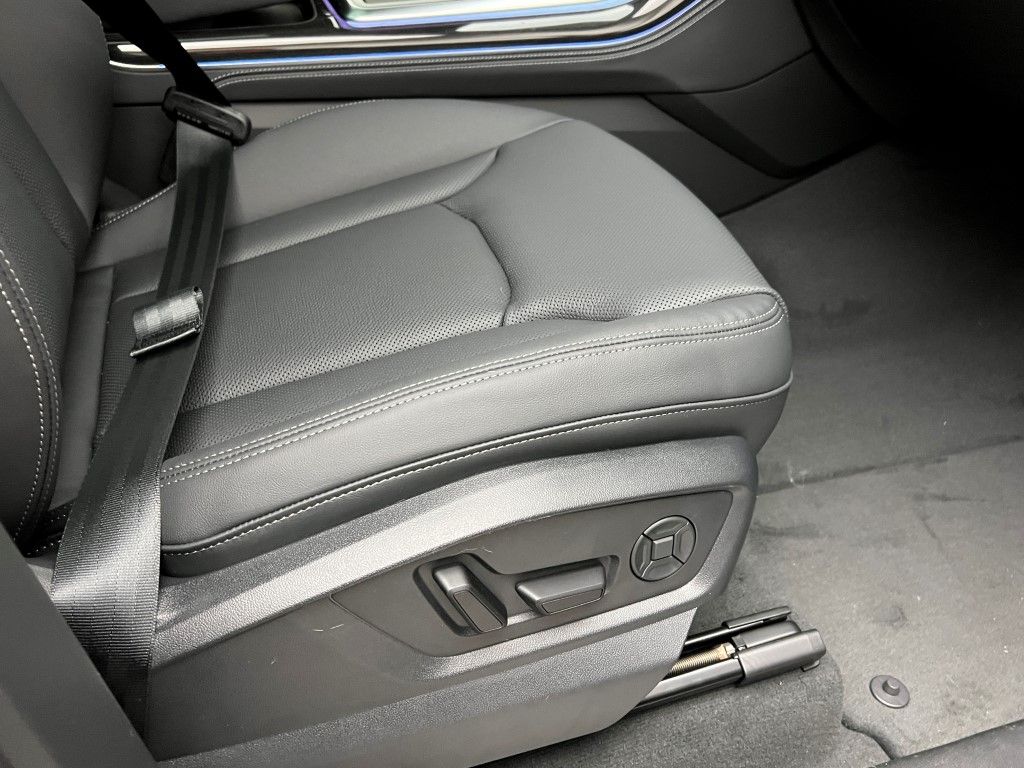 Thumbnail: 2026 Audi Q7 - 16