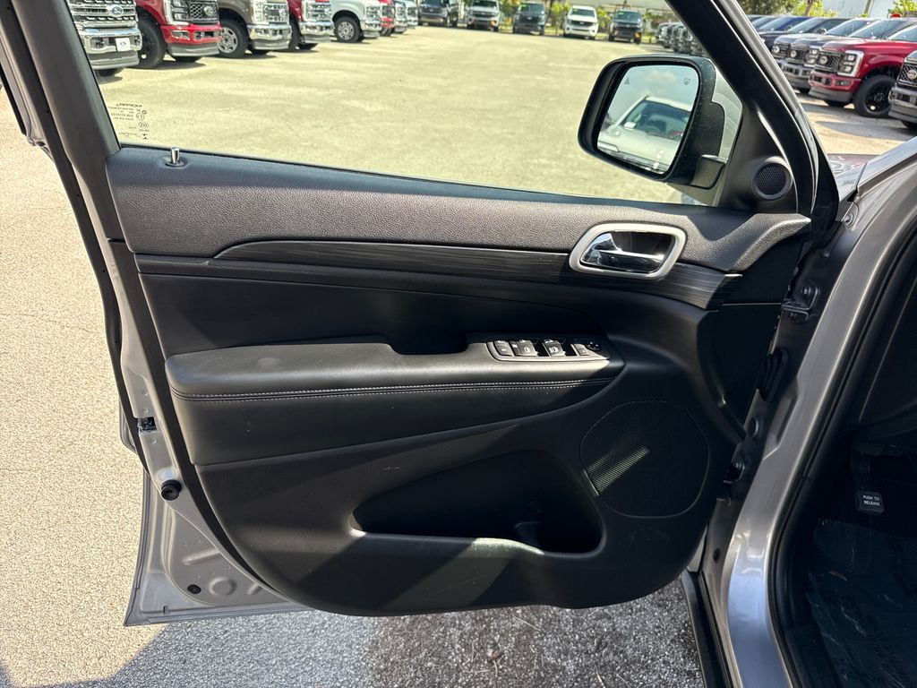 Used 2020 Silver Jeep Laredo E image 12