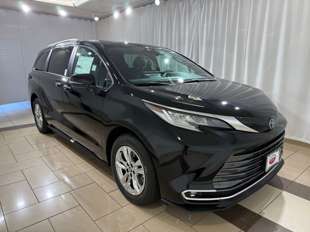 Thumbnail: 2025 Toyota Sienna - 7