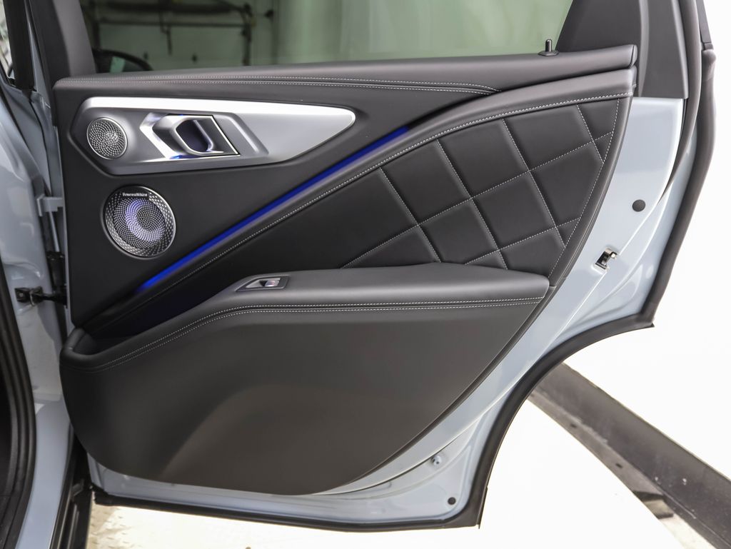 Thumbnail: 2026 BMW XM - 26