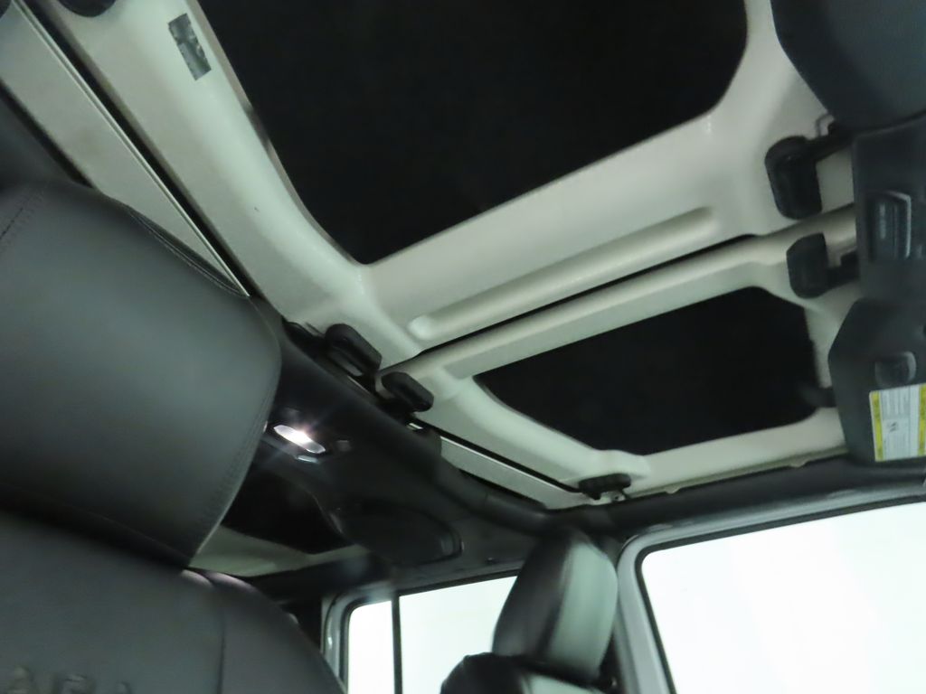Thumbnail: 2018 Jeep Wrangler - 19