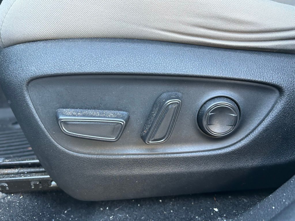 Thumbnail: 2023 Toyota RAV4 - 16