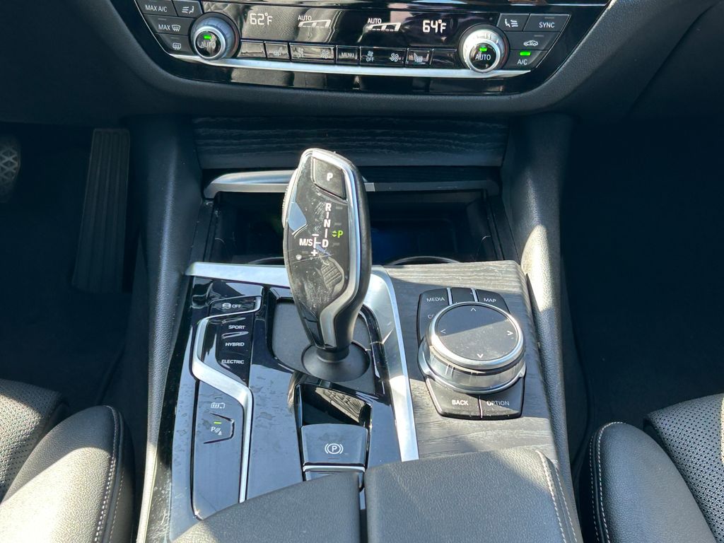 Thumbnail: 2022 BMW 5 Series - 26