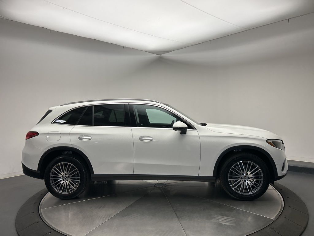 Thumbnail: 2026 Mercedes-Benz GLC - 8