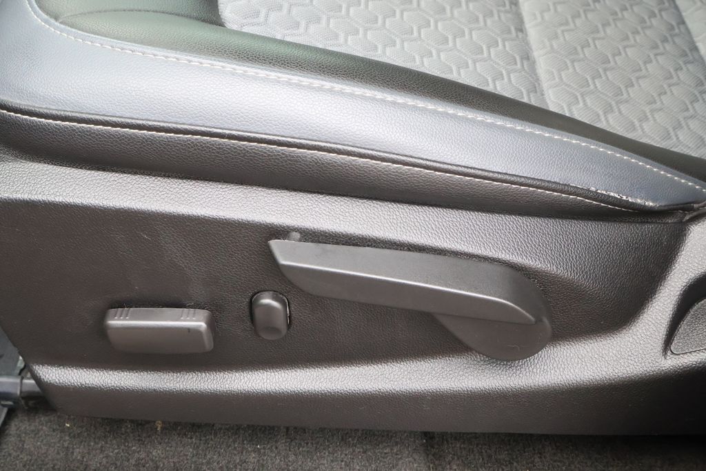 Thumbnail: 2018 Chevrolet Colorado - 20