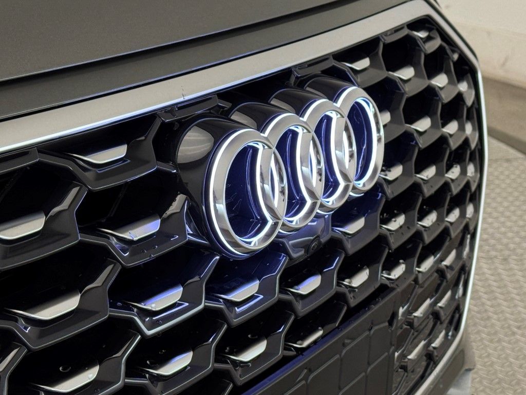 Thumbnail: 2025 Audi Q5 - 13