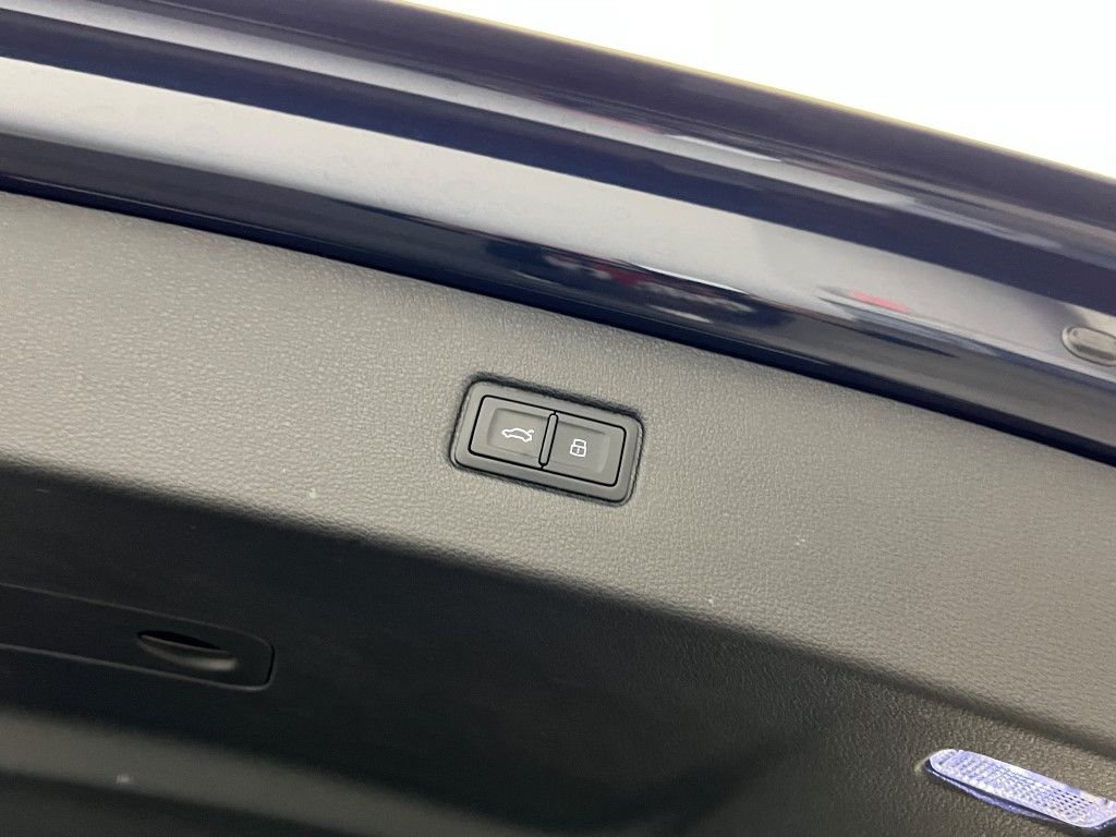 Thumbnail: 2025 Audi Q7 - 11