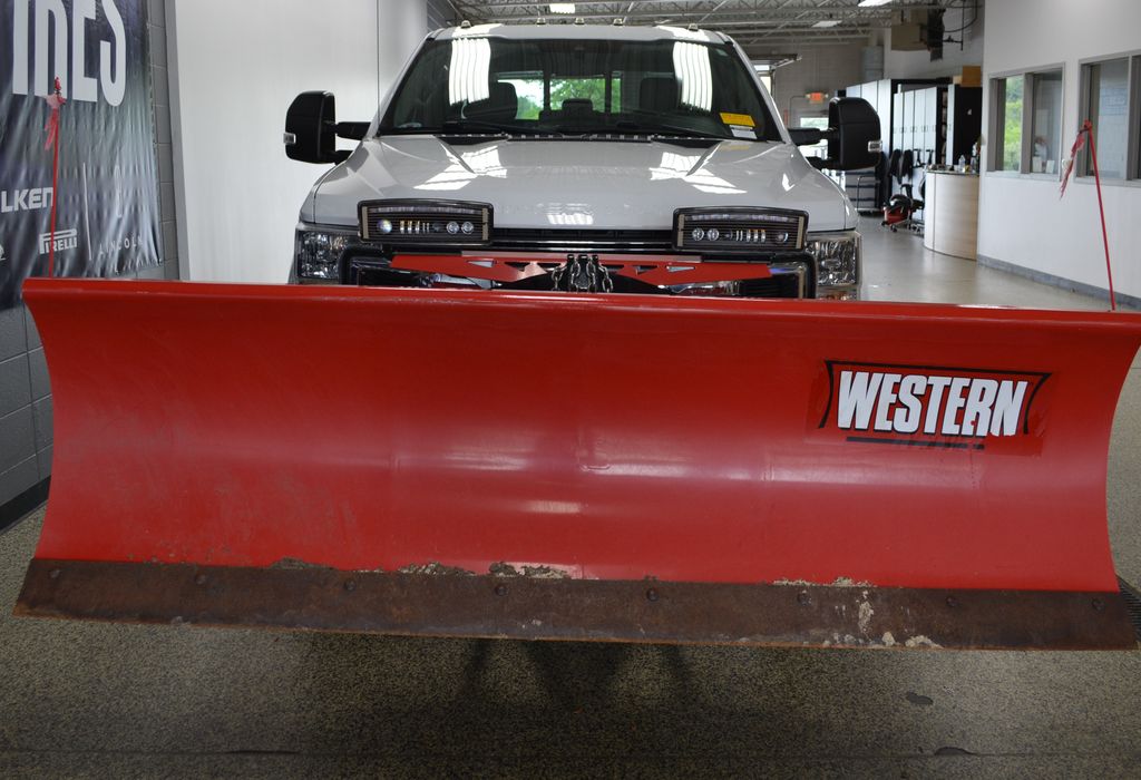 Certified Used 2020 Oxford White Ford XLT image 6