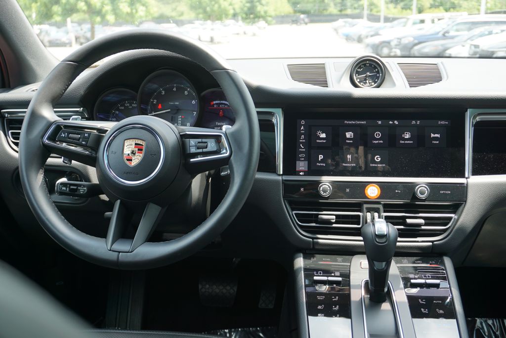 Thumbnail: 2025 Porsche Macan - 18