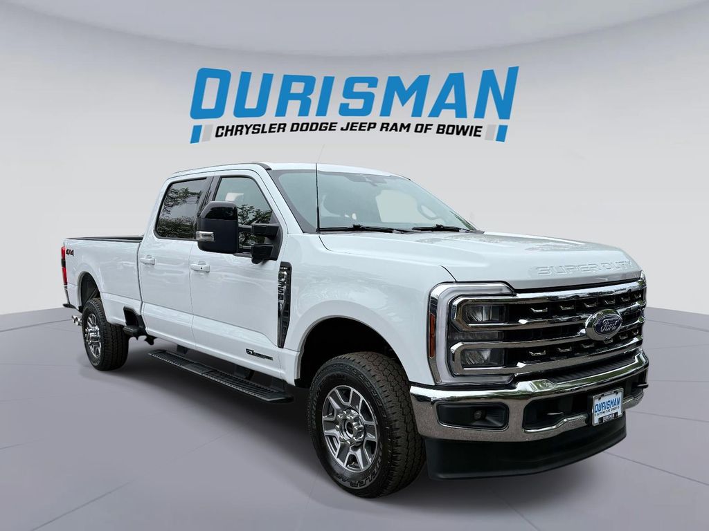 Oxford White 2025 Ford F-350 Super Duty Lariat Crew Cab 4WD Pickup Truck Four-Wheel Drive Automatic