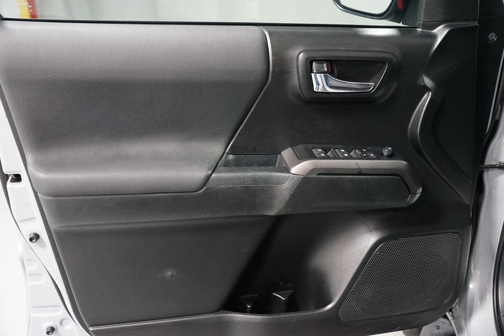 Thumbnail: 2021 Toyota Tacoma - 29