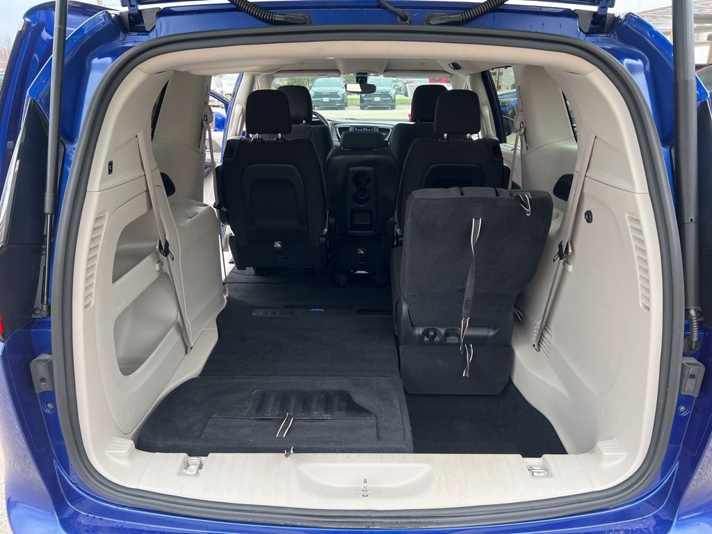 2020 Chrysler Pacifica Touring photo