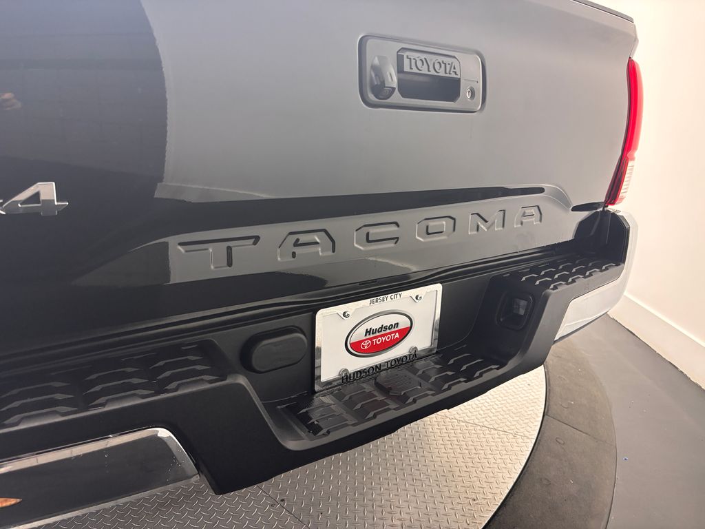 Thumbnail: 2019 Toyota Tacoma - 13