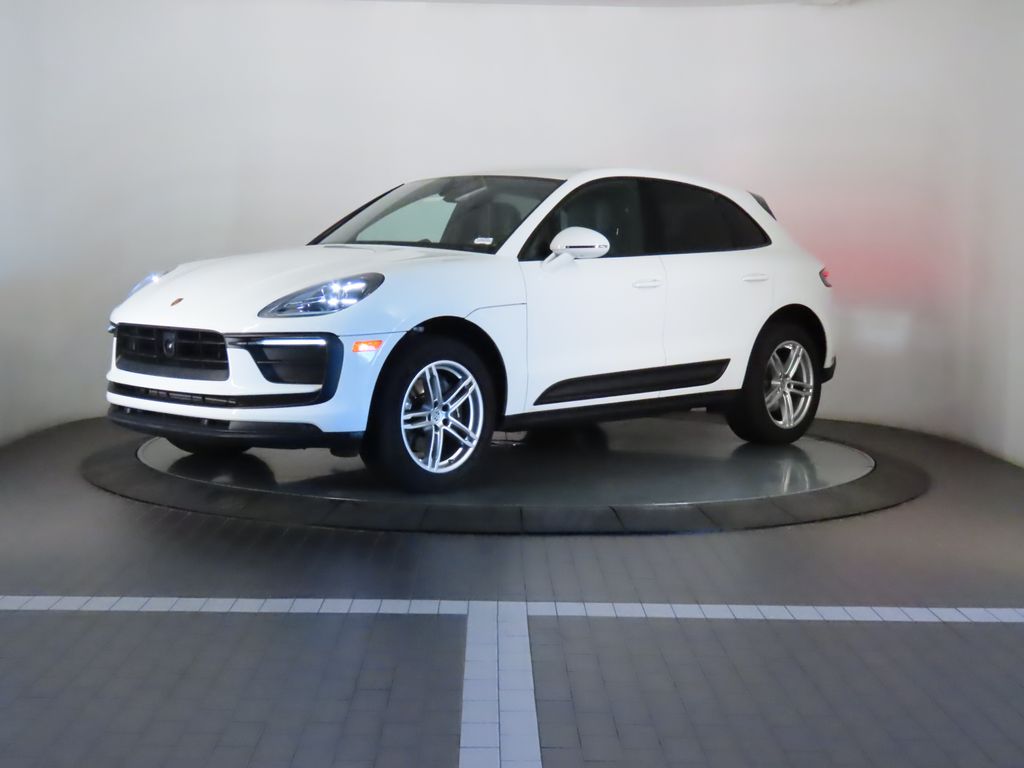 Thumbnail: 2024 Porsche Macan - 1