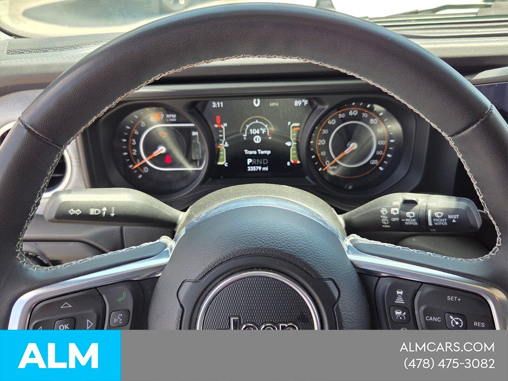 Used 2025 White Jeep Sahara image 22