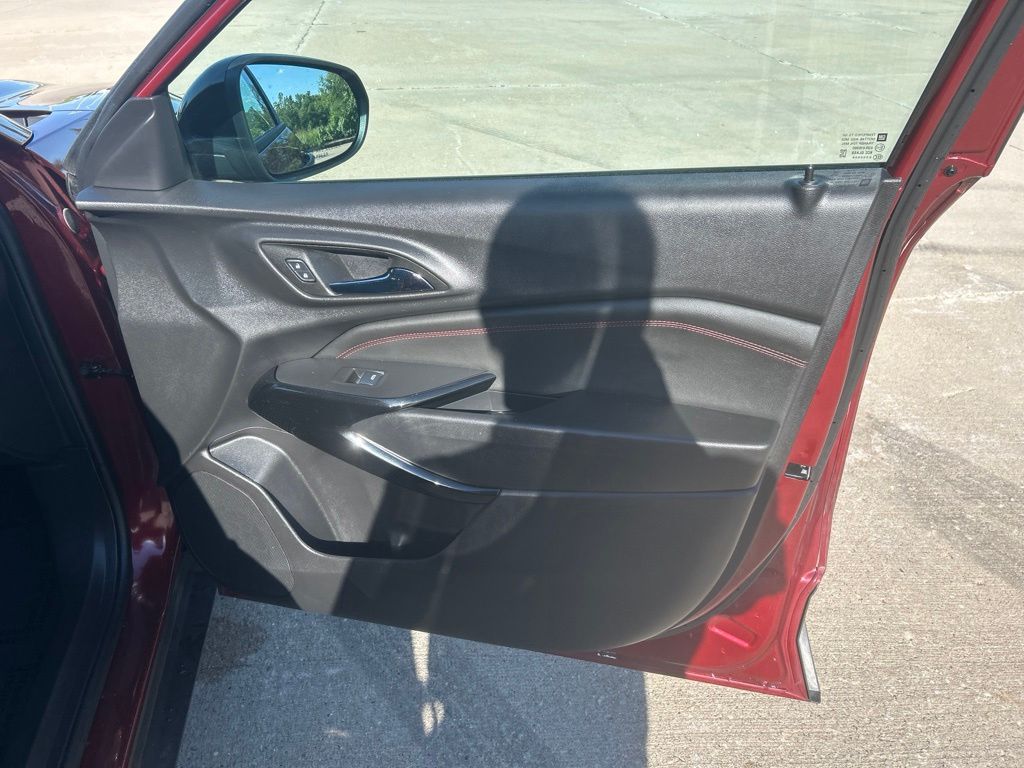 Used 2025 Chevrolet Trax SUV