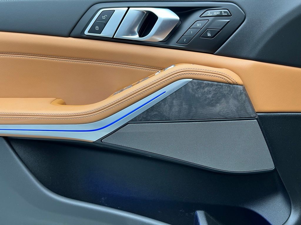 Thumbnail: 2023 BMW X7 - 21