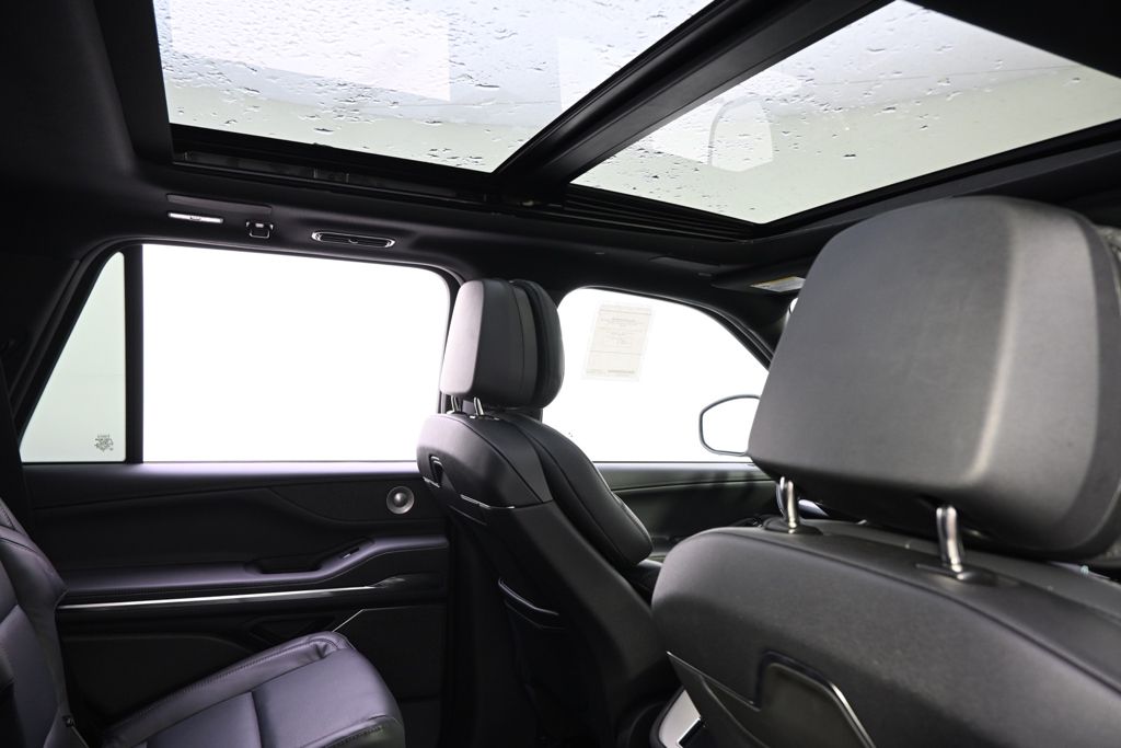 New 2026 White Lincoln Reserve image 17