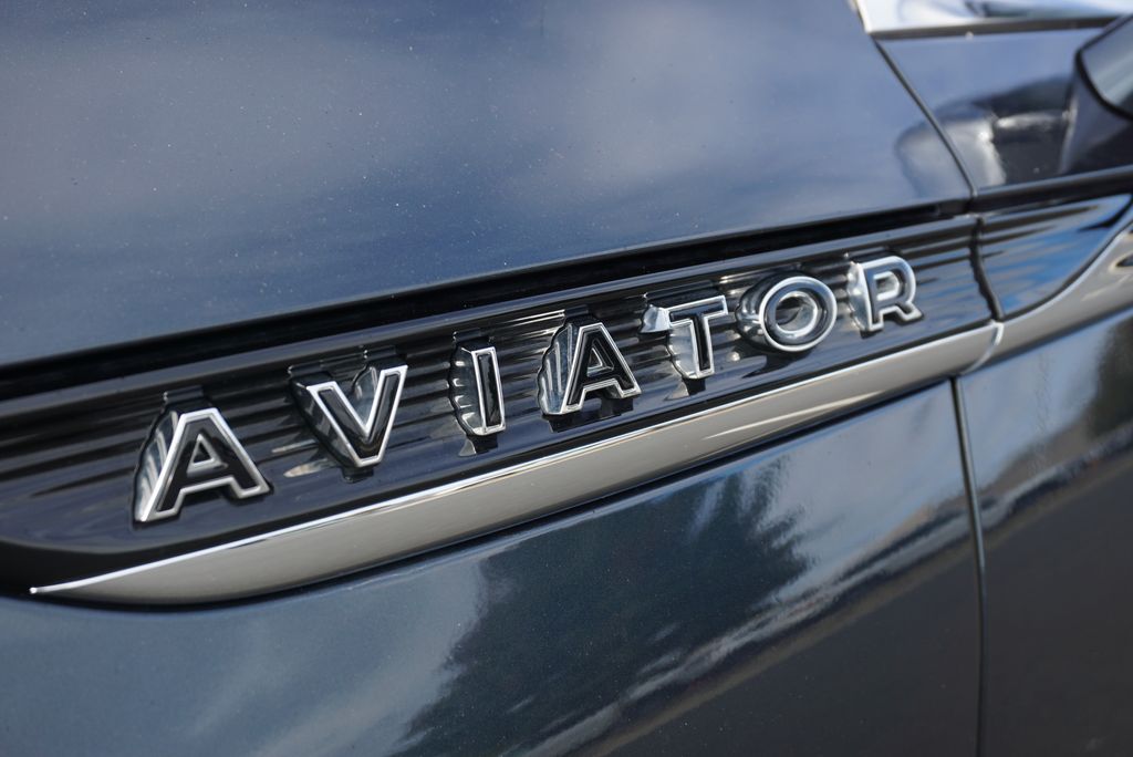 Thumbnail: 2021 Lincoln Aviator - 12