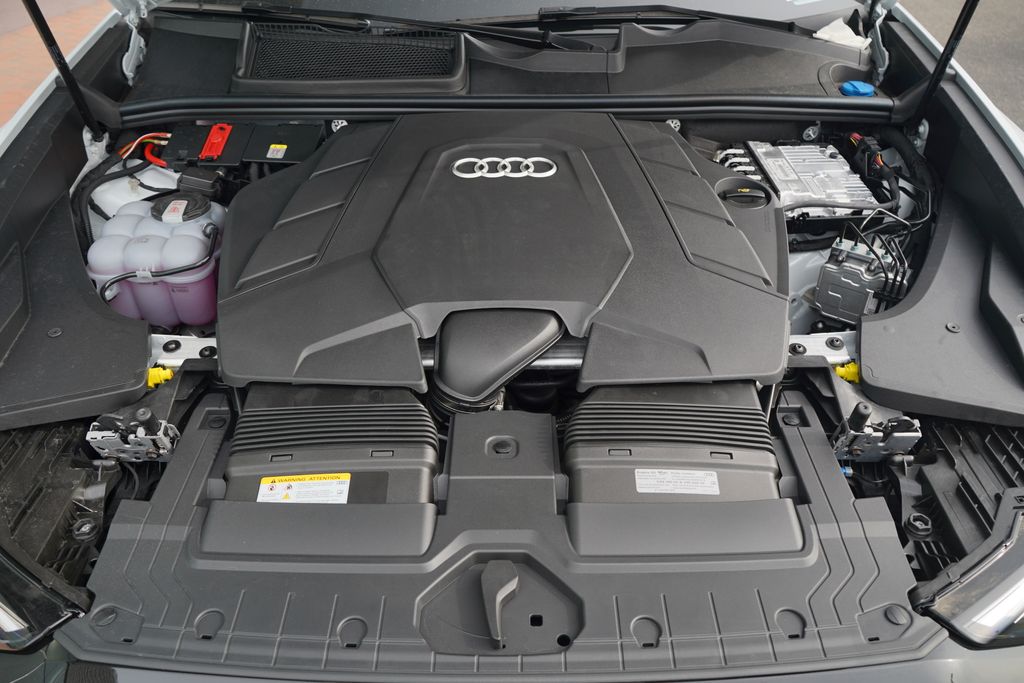 Thumbnail: 2026 Audi Q8 - 12