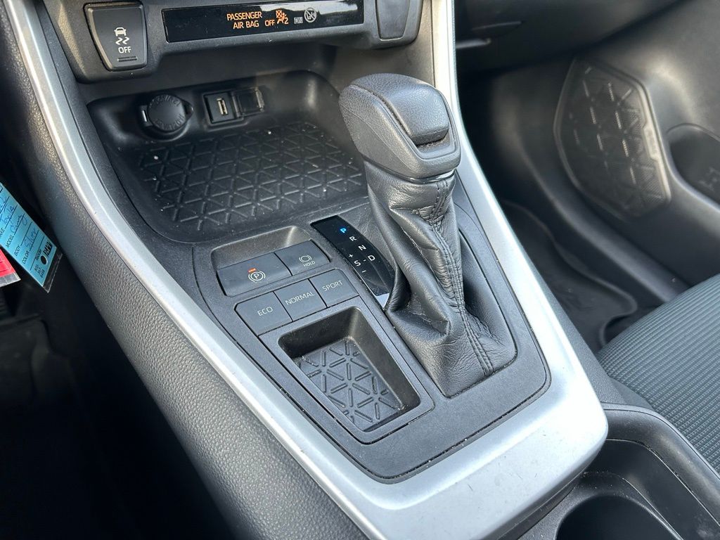 Thumbnail: 2021 Toyota RAV4 - 24