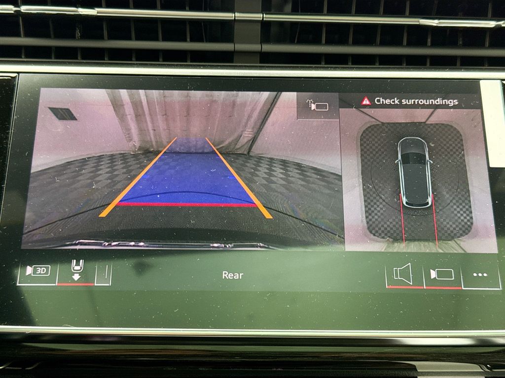 Thumbnail: 2026 Audi Q7 - 16